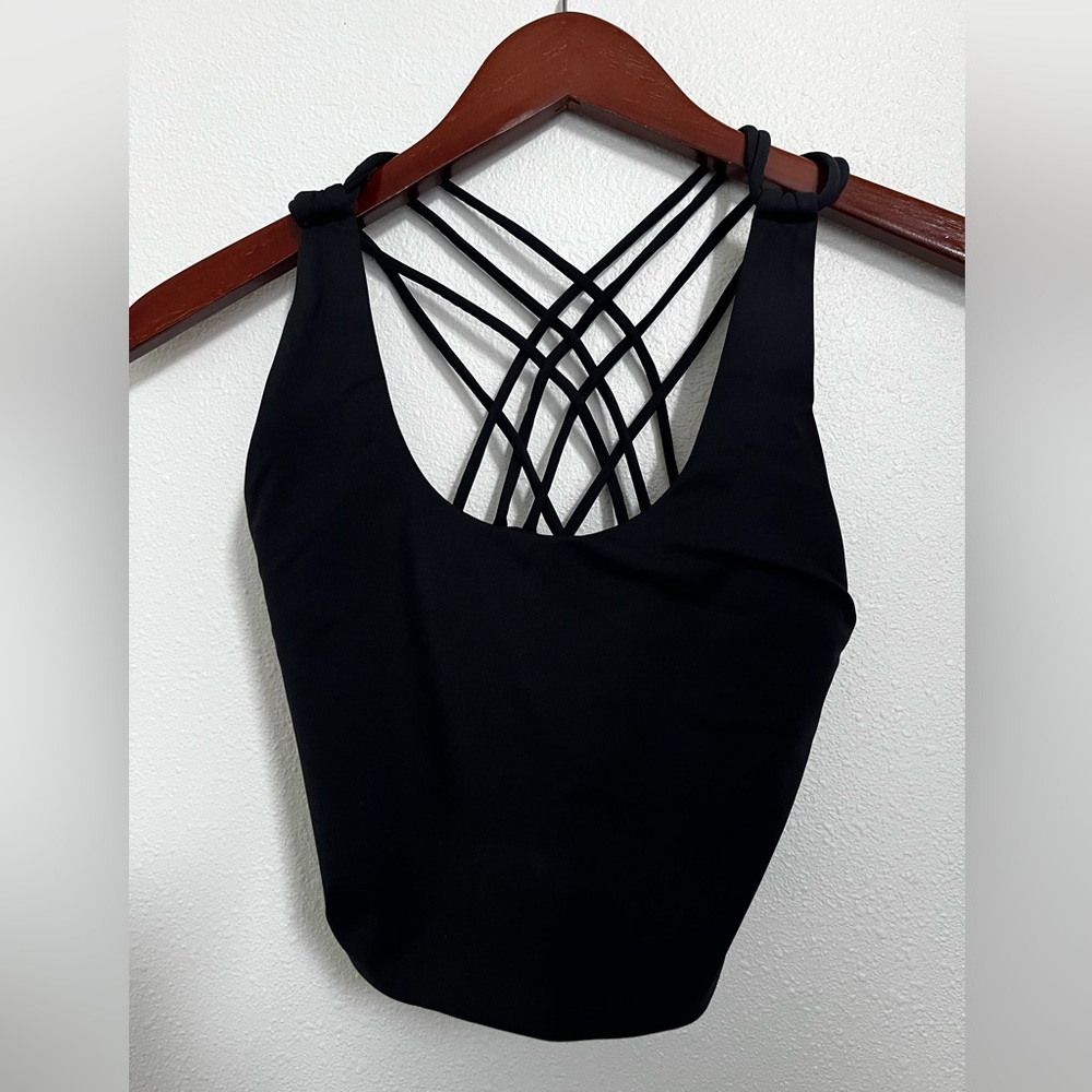 Black cropped workout top